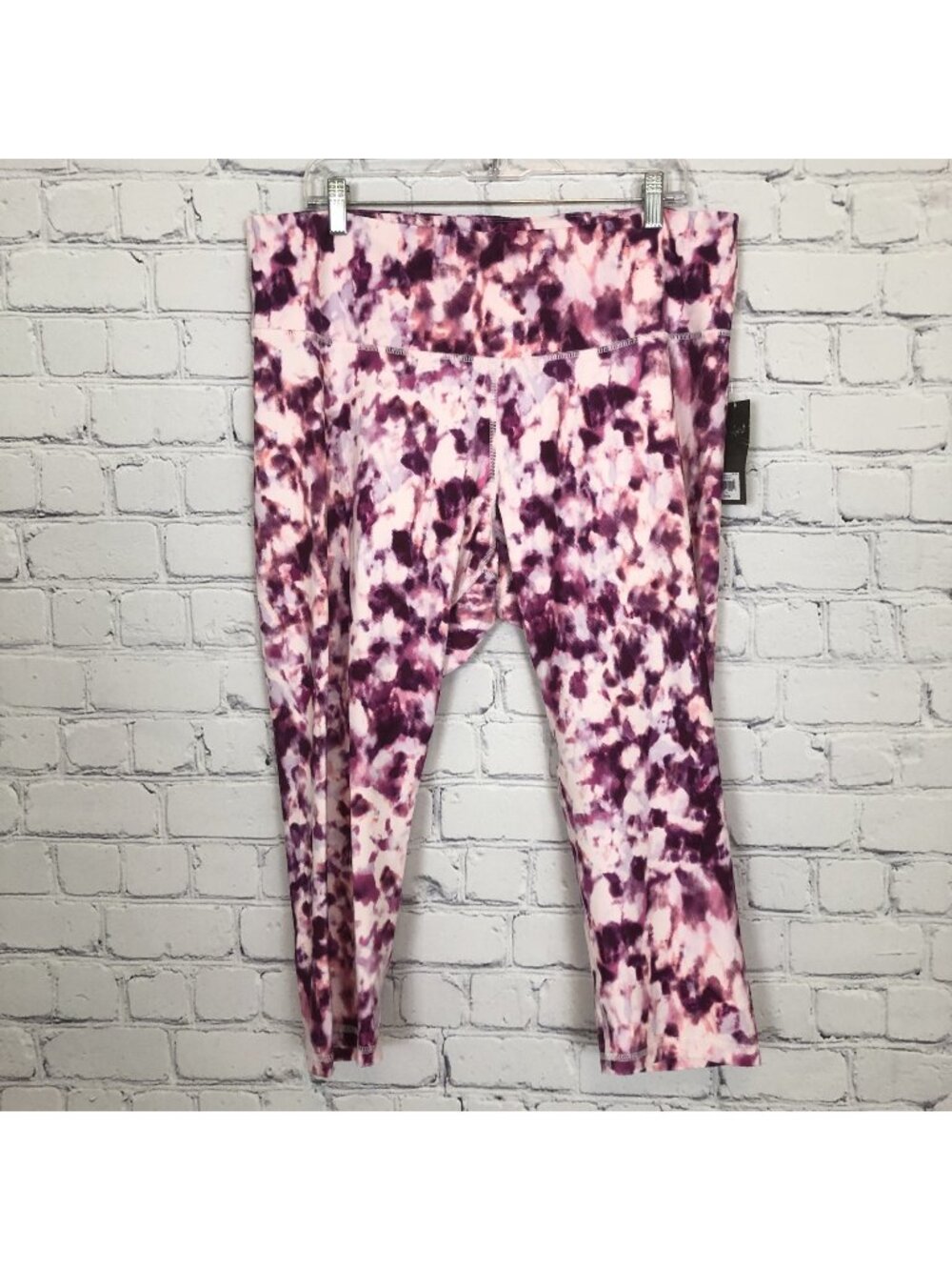 NWT Old Navy Active Leggings Size XXL Purple Print Capri